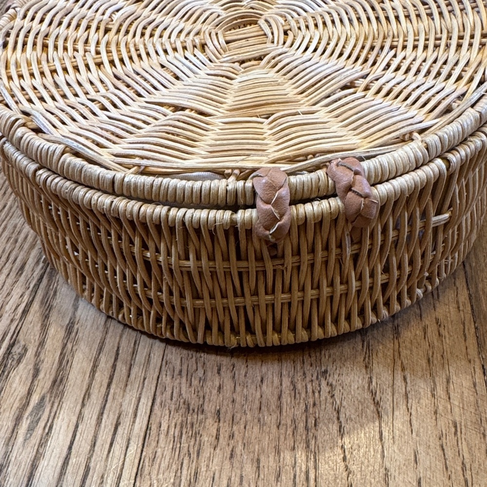 Universal Thread Rattan Circle Bag - Picture 5 of 5